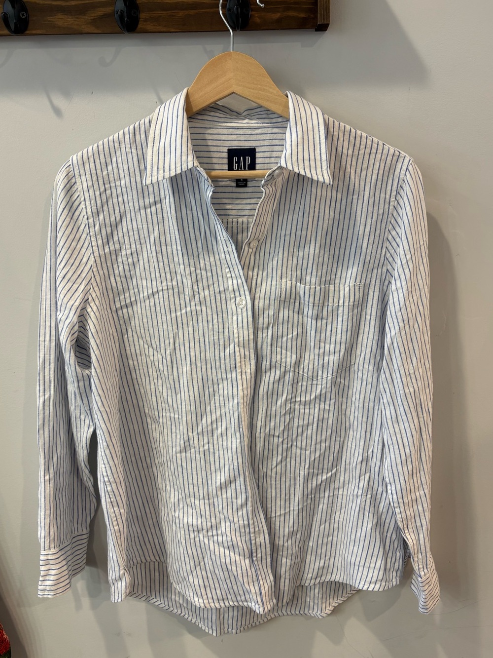 GAP Linen Blend White and Navy Button-Down Shirt - Picture 1 of 1